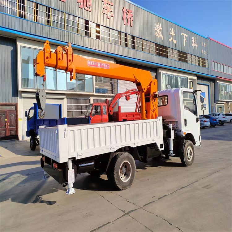 铁岭县三轮随车吊定制 农用改装机自备吊中瑞长期出售